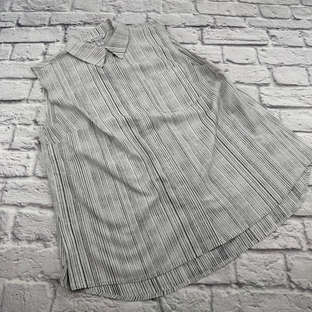 Athleta Womens Large White Black Pinstripe Sleeveless Button Up Shirt Blouse